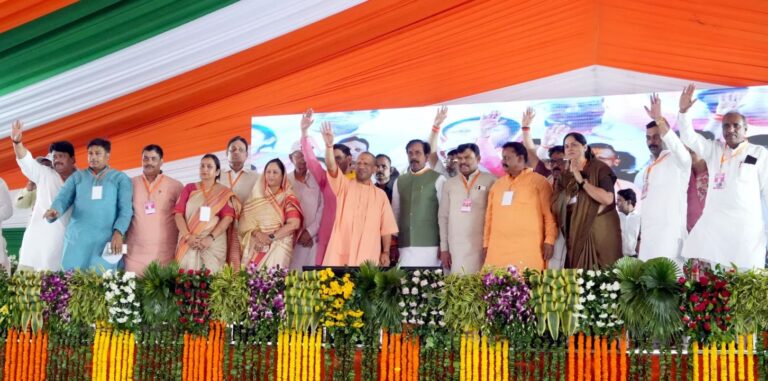 आजमगढ़ में सीएम योगी ने कहा, राष्ट्रविरोधी-समाजविरोधी तत्वों को मिट्टी में मिला देंगे
