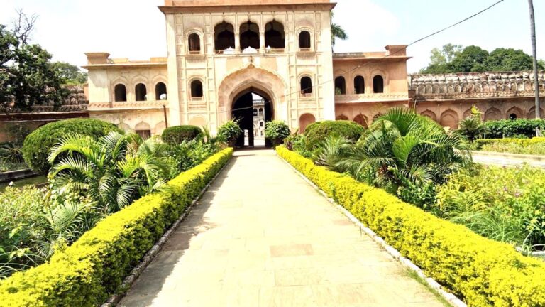 अयोध्या गुलाबबाड़ी को वक्फ संपत्ति न मानने पर विवाद, वक्फ कमेटी ने जताई कड़ी नाराजगी