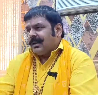 बलरामपुर: भ्रष्टाचार के दलदल में डूबा प्रशासन, जनप्रतिनिधियों और कर्मचारियों का संयुक्त विरोध प्रदर्शन