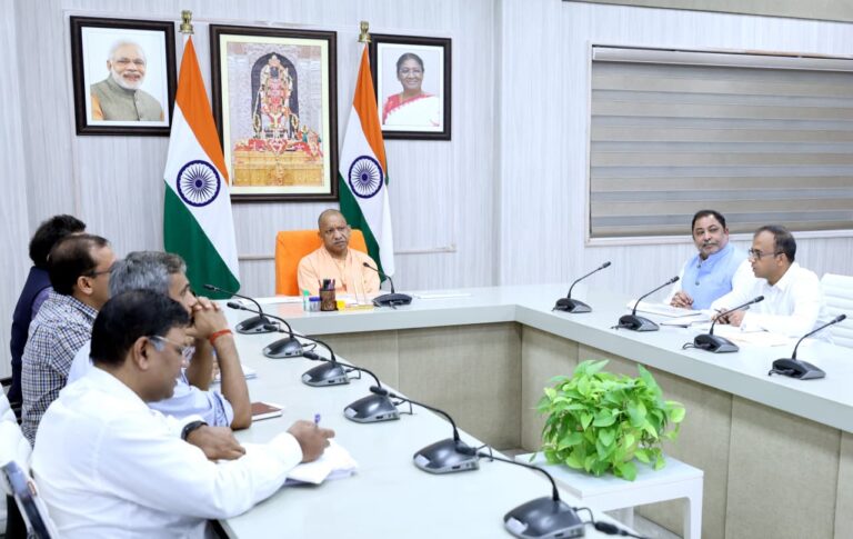 यूपी में बन रहे 8 इलेक्ट्रिक डिपो, ईवी को मिलेगा प्रोत्साहन, सड़क सुरक्षा पर सख्ती, ‘नो हेलमेट-नो फ्यूल’