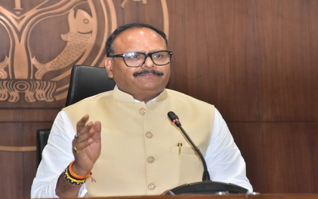शर्मनाक! लखनऊ में दलित बुजुर्ग से पेशाब चटवाया, डिप्टी CM बोले, दोषी नहीं बचेंगे