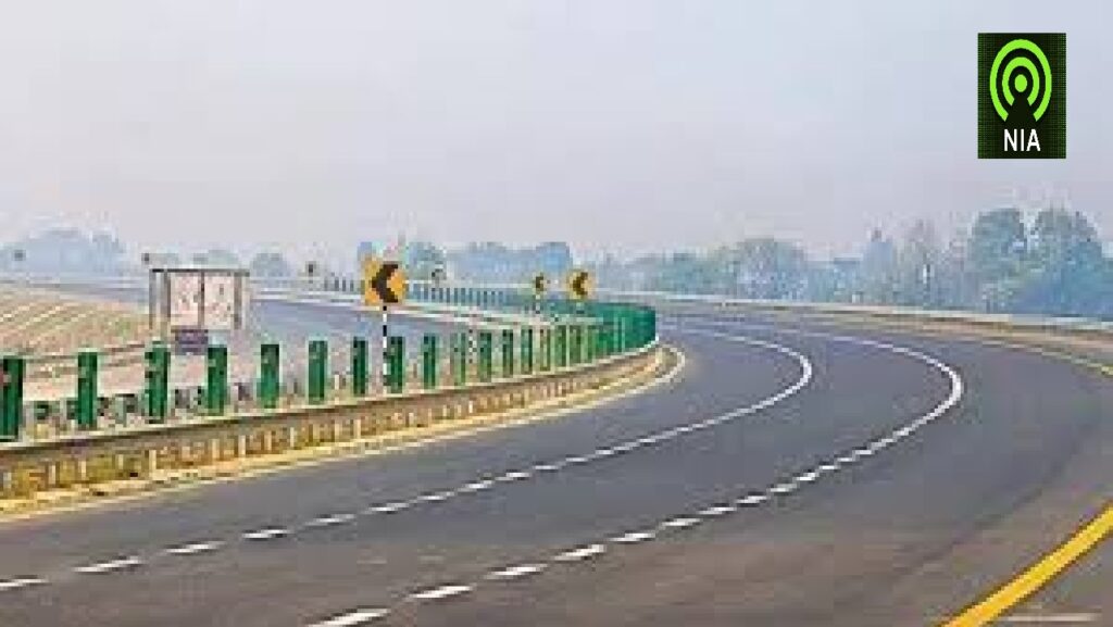 कोहरे ने बढ़ाई सख्ती! यूपी एक्सप्रेसवे पर अचानक कम हुई स्पीड, नहीं मानी तो कटेगा चालान