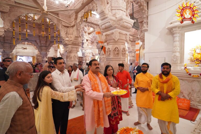अयोध्या पहुंचे गौतम अडानी, हनुमान जयंती पर किया राम मंदिर में दर्शन